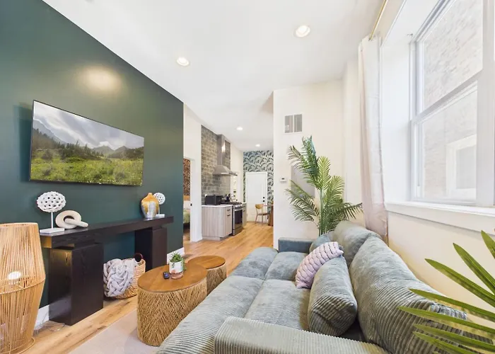 Modern Zen Retreat Mins From Downtown