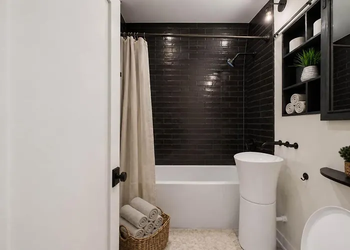 Modern Zen Retreat Mins From Downtown Appartement *